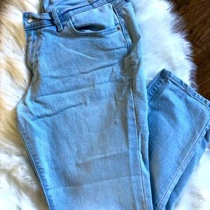 🌸 Light wash Boyfriend Cropped Jean